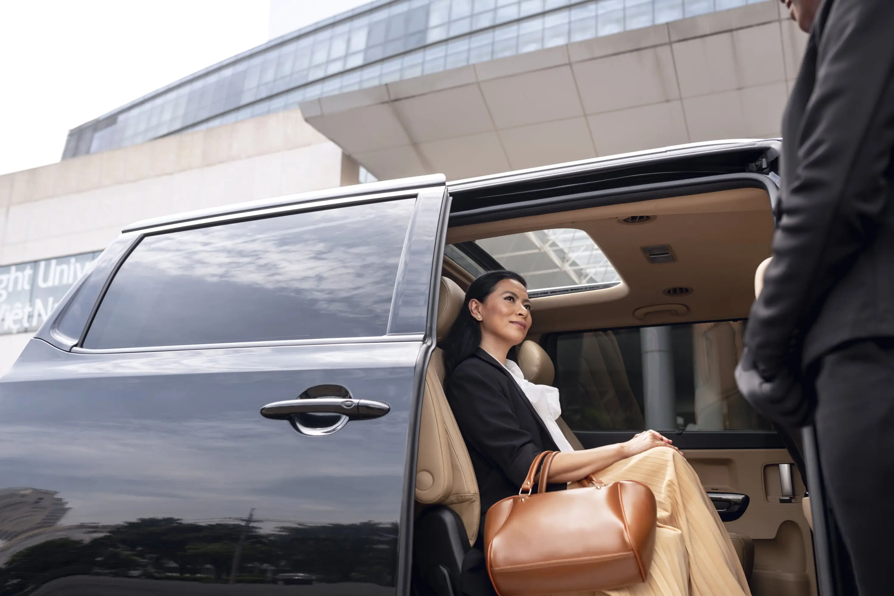 Professional shuttle service for airport and cruise port transfers